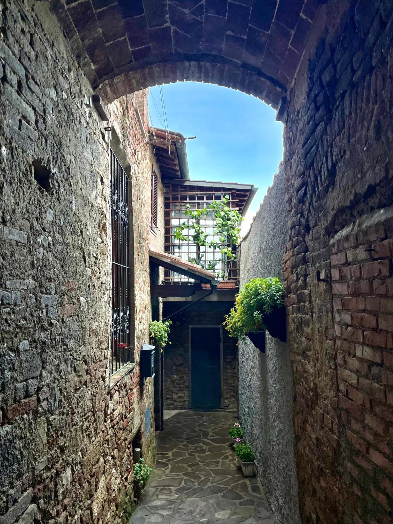 Appartamento Mirella In Centro Storico กาโซเล เดลซา ภายนอก รูปภาพ